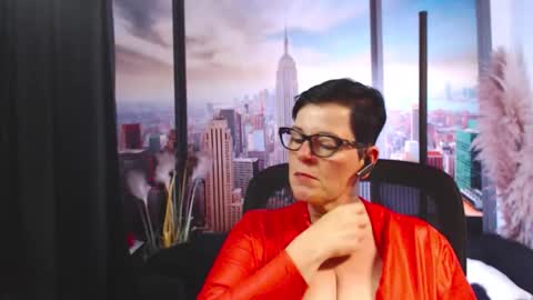 Snapshot of mollysun chatting on 10-27-25, 07:07 MollySun Nina Randmann online show from 10-27-25, 07:07