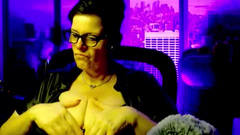 Snapshot of mollysun chatting on 11-24-25, 07:24 MollySun Nina Randmann online show from 11-24-25, 07:24