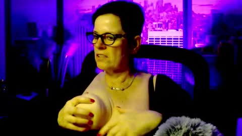 Snapshot of mollysun chatting on 11-25-25, 07:25 MollySun Nina Randmann online show from 11-25-25, 07:25