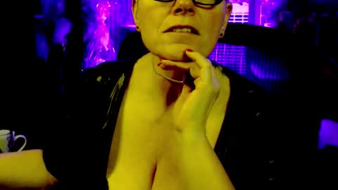 Snapshot of mollysun chatting on 02-09-26, 06:45 MollySun Nina Randmann online show from 02-09-26, 06:45