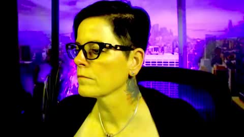 Snapshot of mollysun chatting on 02-10-26, 06:45 MollySun Nina Randmann online show from 02-10-26, 06:45