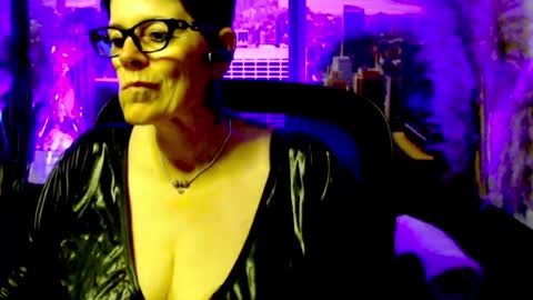 Snapshot of mollysun chatting on 06-17-26, 06:42 MollySun Nina Randmann online show from 06-17-26, 06:42
