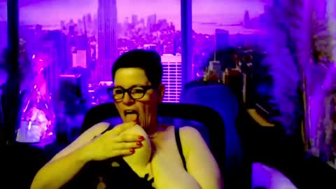 Snapshot of mollysun chatting on 06-19-26, 05:28 MollySun Nina Randmann online show from 06-19-26, 05:28
