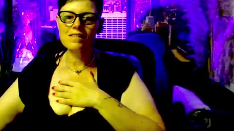 Snapshot of mollysun chatting on 06-27-26, 03:39 MollySun Nina Randmann online show from 06-27-26, 03:39