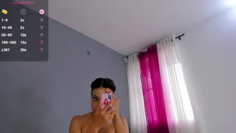 Snapshot of mollyybloom chatting on 05-17-26, 04:58 Molly online show from 05-17-26, 04:58