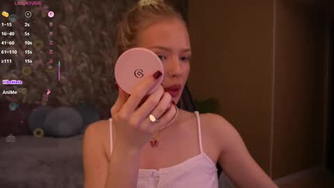 Snapshot of mollyymayy chatting on 05-21-26, 06:37 mollyymayy online show from 05-21-26, 06:37