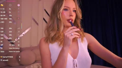 Snapshot of mollyymayy chatting on 05-31-26, 12:19 mollyymayy online show from 05-31-26, 12:19