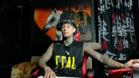 Snapshot of molotov_explosive chatting on 10-22-25, 03:18 Molotov online show from 10-22-25, 03:18