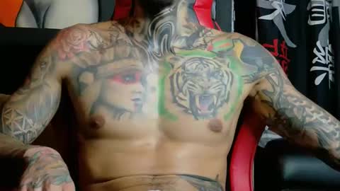 Snapshot of molotov_explosive chatting on 10-22-25, 11:48 Molotov online show from 10-22-25, 11:48
