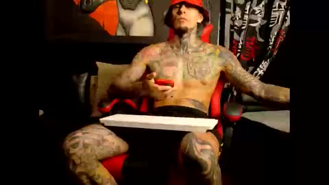 Snapshot of molotov_explosive chatting on 11-01-25, 12:23 Molotov online show from 11-01-25, 12:23