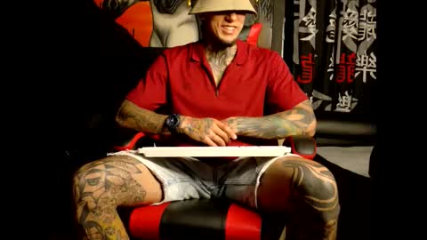 Snapshot of molotov_explosive chatting on 11-02-25, 12:24 Molotov online show from 11-02-25, 12:24
