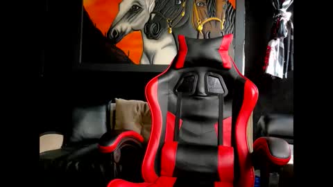 Snapshot of molotov_explosive chatting on 11-05-25, 09:04 Molotov online show from 11-05-25, 09:04