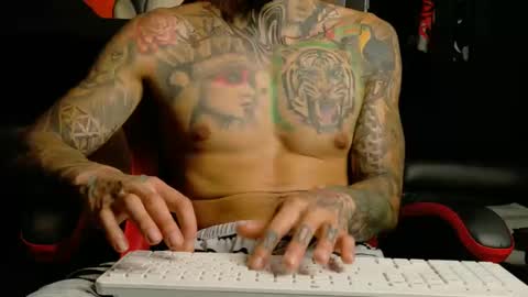 Snapshot of molotov_explosive chatting on 11-07-25, 01:49 Molotov online show from 11-07-25, 01:49