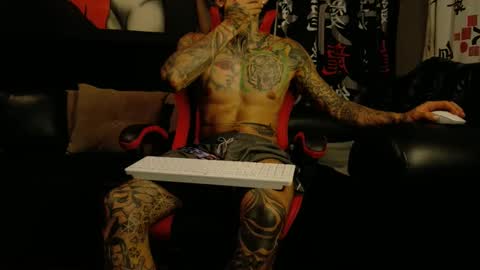 Snapshot of molotov_explosive chatting on 11-08-25, 01:17 Molotov online show from 11-08-25, 01:17