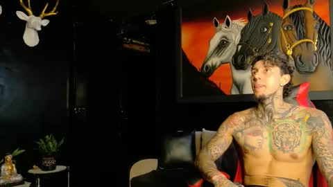 Snapshot of molotov_explosive chatting on 11-18-25, 04:44 Molotov online show from 11-18-25, 04:44