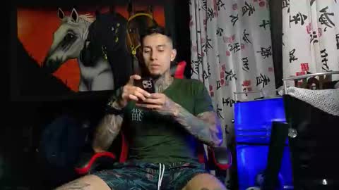 Snapshot of molotov_explosive chatting on 01-12-26, 09:20 Molotov online show from 01-12-26, 09:20