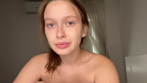 Snapshot of moltenpeach chatting on 07-04-26, 04:46 Hermina online show from 07-04-26, 04:46