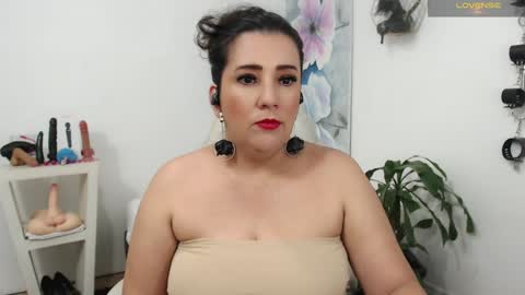Snapshot of mom_17 chatting on 12-18-24, 11:40 Celeste online show from 12-18-24, 11:40