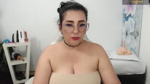Snapshot of mom_17 chatting on 12-24-24, 02:54 Celeste online show from 12-24-24, 02:54