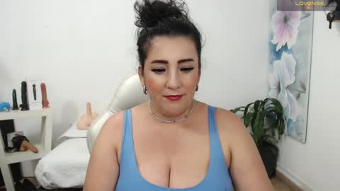 Snapshot of mom_17 chatting on 12-25-24, 10:59 Celeste online show from 12-25-24, 10:59