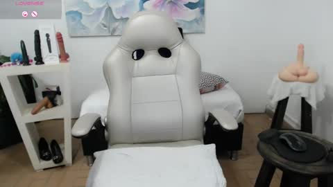 Snapshot of mom_17 chatting on 03-10-25, 10:13 Celeste online show from 03-10-25, 10:13