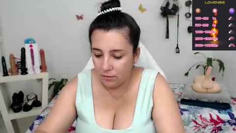 Snapshot of mom_17 chatting on 09-13-25, 04:18 Celeste online show from 09-13-25, 04:18