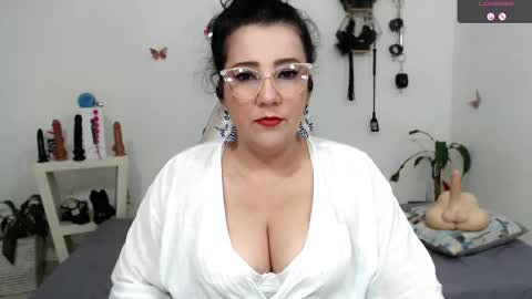 Snapshot of mom_17 chatting on 10-05-25, 12:47 Celeste online show from 10-05-25, 12:47