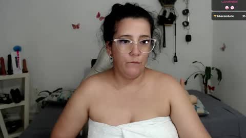 Snapshot of mom_17 chatting on 10-08-25, 09:01 Celeste online show from 10-08-25, 09:01
