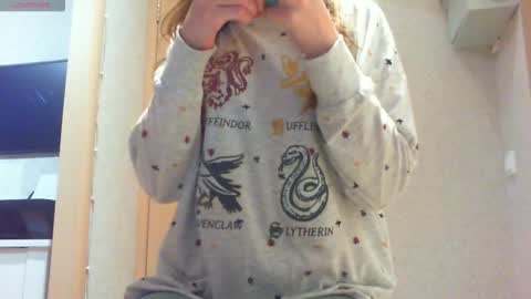 Hailey online show from 10-26-25, 02:45