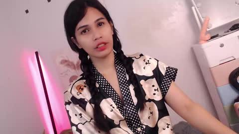 Snapshot of momi_khem019 chatting on 05-04-26, 03:41 MOMIKHEM online show from 05-04-26, 03:41