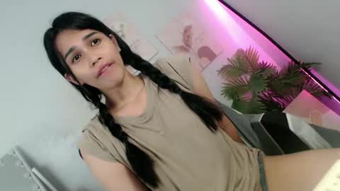 Snapshot of momi_khem019 chatting on 05-14-26, 04:47 MOMIKHEM online show from 05-14-26, 04:47