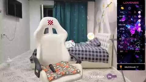 Snapshot of mommmy_ chatting on 10-10-25, 09:36 MommmY online show from 10-10-25, 09:36