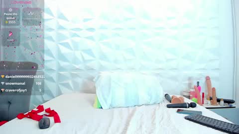 Snapshot of mommy_cute chatting on 01-19-25, 05:37 Jelitza online show from 01-19-25, 05:37