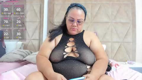 Snapshot of mommy_cute chatting on 02-23-25, 12:51 Jelitza online show from 02-23-25, 12:51