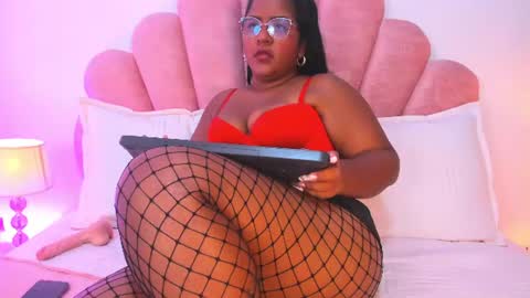 Snapshot of mommy_huge_ass chatting on 07-04-26, 10:16 Victoria online show from 07-04-26, 10:16