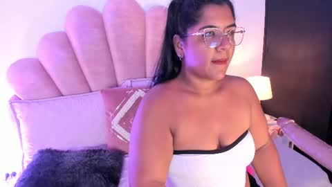 Snapshot of mommy_huge_ass chatting on 07-18-26, 02:05 Victoria online show from 07-18-26, 02:05