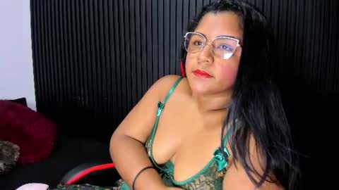 Snapshot of mommy_huge_ass chatting on 07-31-26, 01:21 Victoria online show from 07-31-26, 01:21