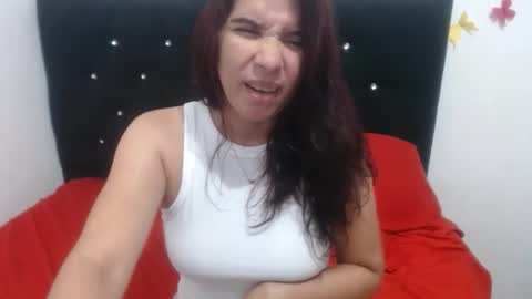 Snapshot of mommy_sexy2 chatting on 09-21-25, 02:35 zarai online show from 09-21-25, 02:35