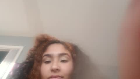 Snapshot of mommybubbles chatting on 12-27-24, 08:18 Mommy bubbles online show from 12-27-24, 08:18