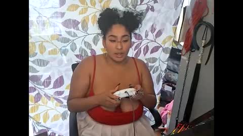 Snapshot of mommybubbles chatting on 11-28-25, 04:42 Mommy bubbles online show from 11-28-25, 04:42