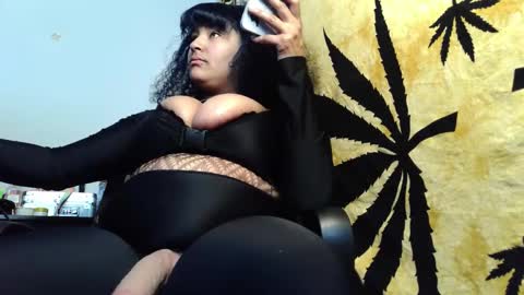 Snapshot of mommybubbles2 chatting on 02-23-26, 01:41 Mommy Bubbles online show from 02-23-26, 01:41