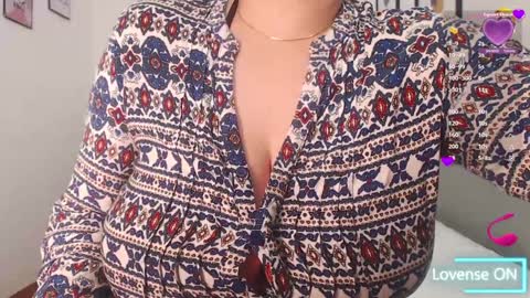 Snapshot of mommyissuess_ chatting on 02-06-25, 08:02 Daphne online show from 02-06-25, 08:02