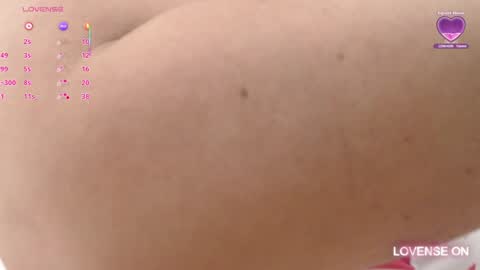 Snapshot of mommyissuess_ chatting on 02-08-25, 02:04 Daphne online show from 02-08-25, 02:04