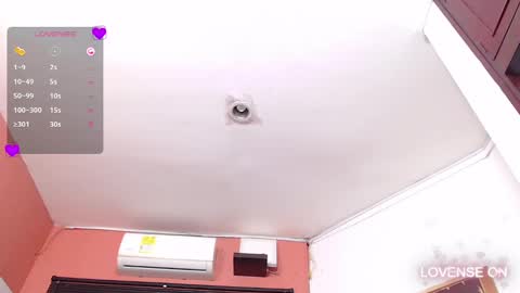 Snapshot of mommyissuess_ chatting on 03-08-25, 05:38 Daphne online show from 03-08-25, 05:38