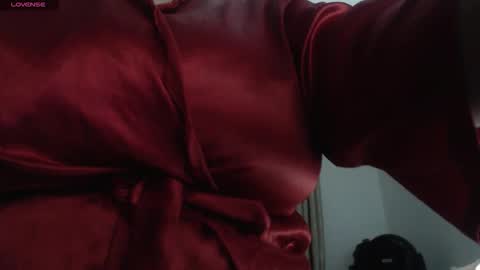 Snapshot of mommyissuess_ chatting on 10-29-25, 07:32 Daphne online show from 10-29-25, 07:32