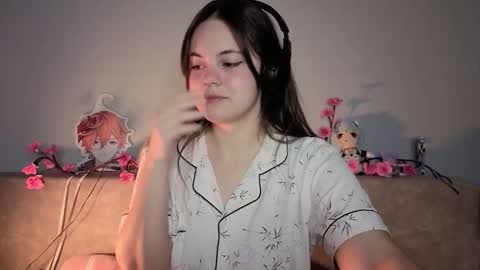 Snapshot of momomochi_ chatting on 03-08-26, 04:22 Momo online show from 03-08-26, 04:22