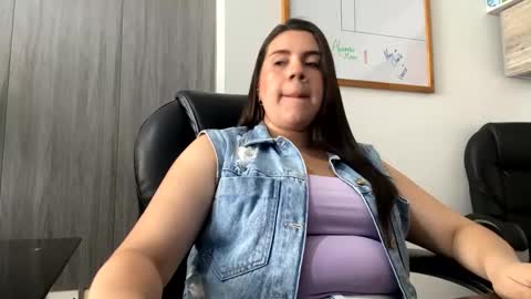 Snapshot of mona28__ chatting on 09-16-25, 01:34 Mona online show from 09-16-25, 01:34