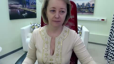 Snapshot of mona_w chatting on 02-15-26, 05:15 Mona online show from 02-15-26, 05:15