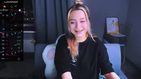 Snapshot of monalauu chatting on 02-05-26, 10:36 online show from 02-05-26, 10:36