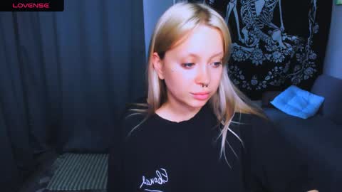 Snapshot of monalauu chatting on 05-29-26, 02:48 online show from 05-29-26, 02:48